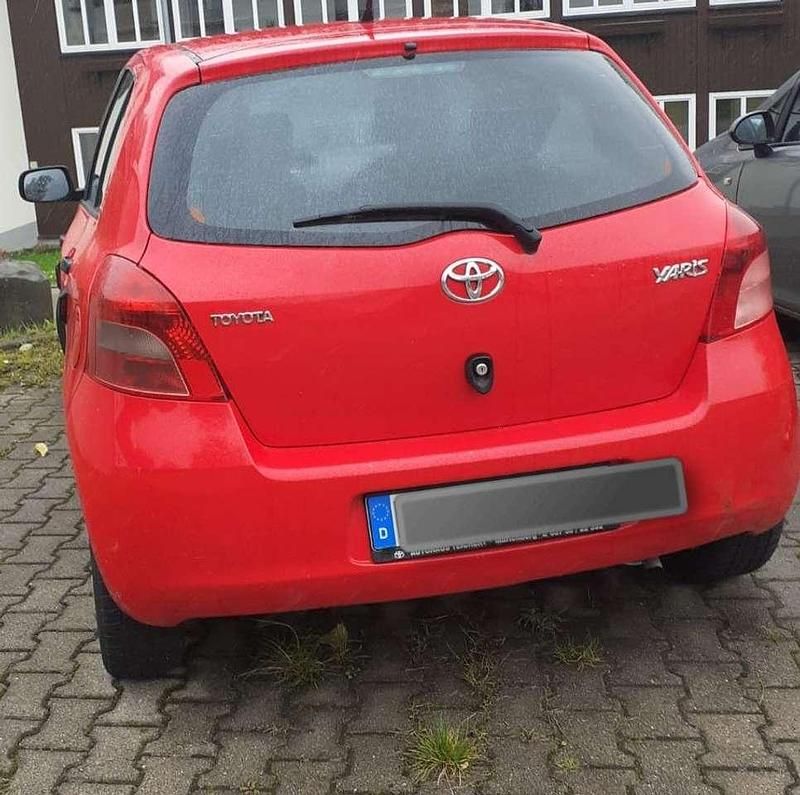 Gebraucht Toyota Yaris 69 PS (50 kW) 2007 Rot Limousine