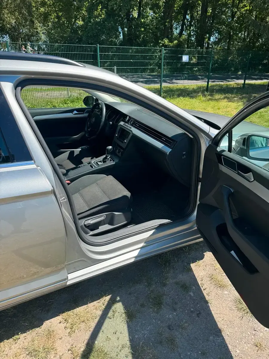 Gebraucht VW Passat 120 PS (88 kW) 2016 Silber Kombi