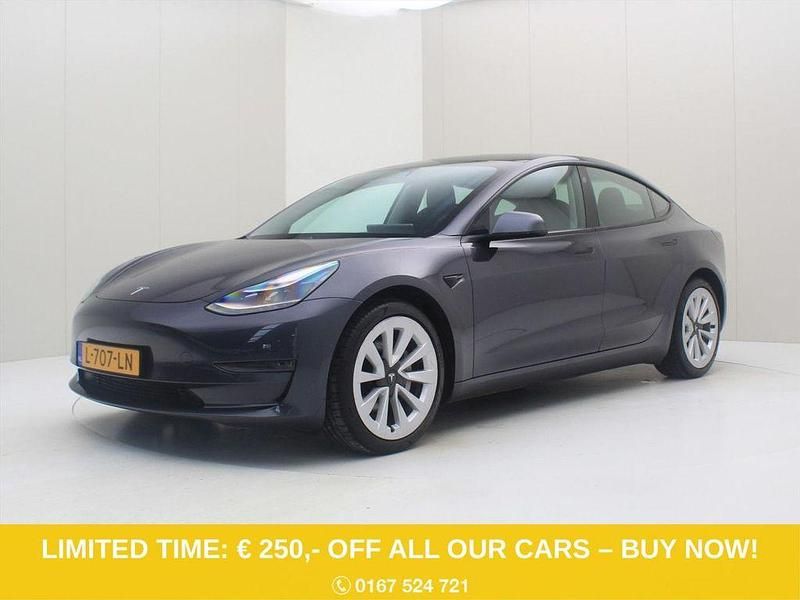 Grau Gebraucht 2021 Tesla Model 3 Long Range AWD Limousine | 27.900 € (Fairer Preis) - Bild 1/4