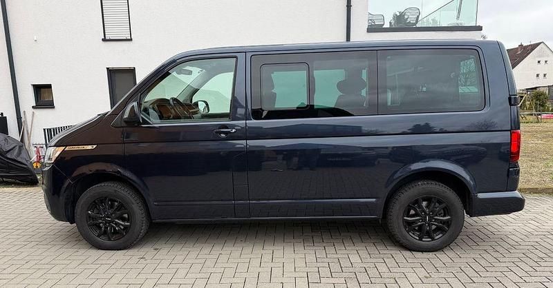 Gebraucht VW Caravelle Comfortline 150 PS (110 kW) 2021 Starlight blue Van / Kleinbus