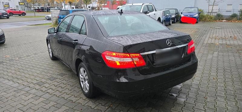 Gebraucht Mercedes E200 136 PS (100 kW) 2010 Schwarz Limousine