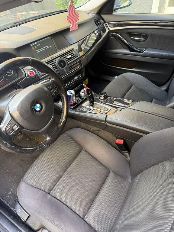 Gebraucht BMW 520 184 PS (135 kW) 2012 Schwarz Kombi