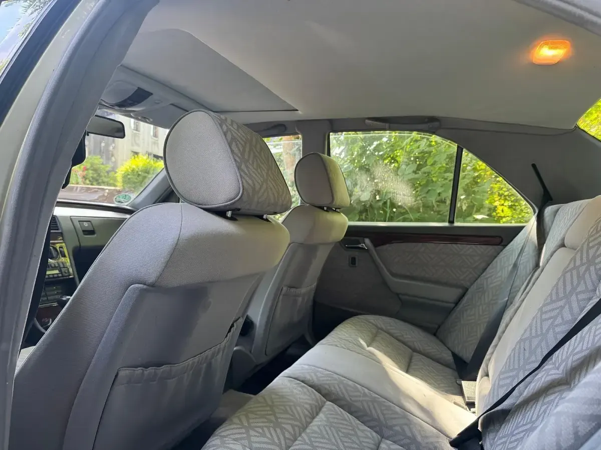 Gebraucht Mercedes C180 1994 Grau Limousine