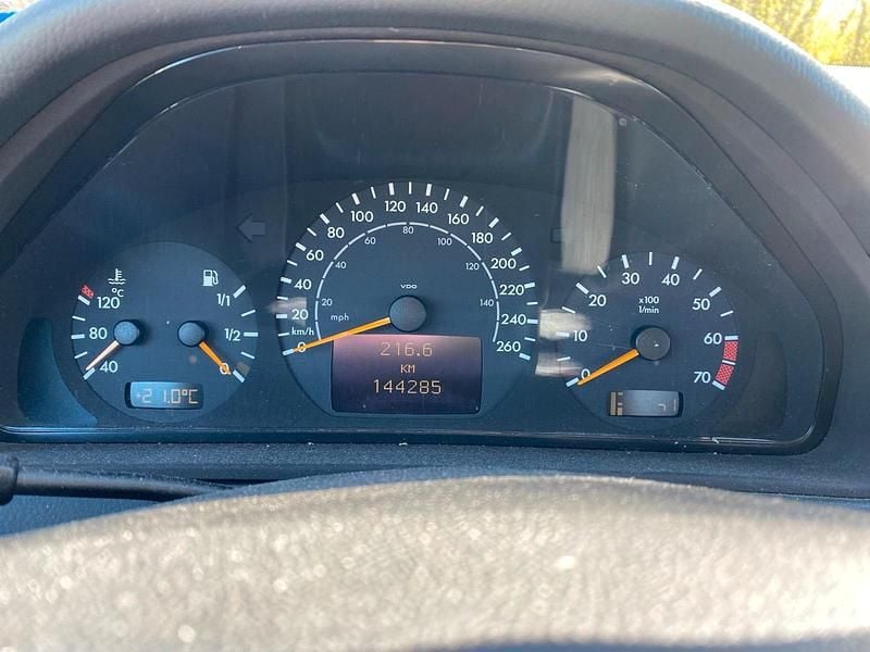 Second-hand Mercedes E320 224 CP (164 kW) 2001 Gri Berlinǎ