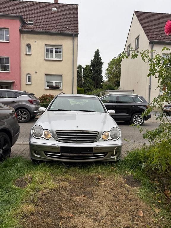 Silber Gebraucht 2005 Mercedes C200 Limousine | 1.590 € (Superpreis) - Bild 1/4