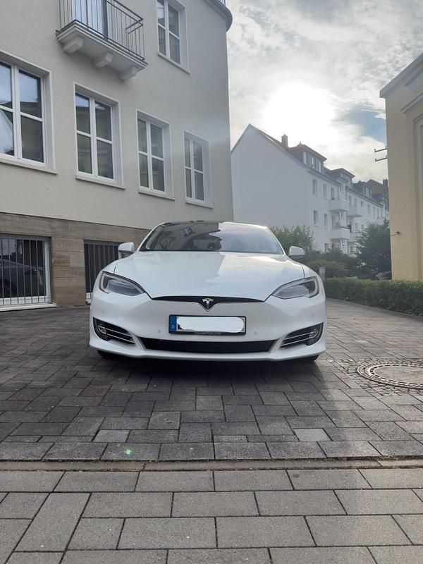 Weiß Gebraucht 2017 Tesla Model S Limousine | 27.000 € - Bild 1/4