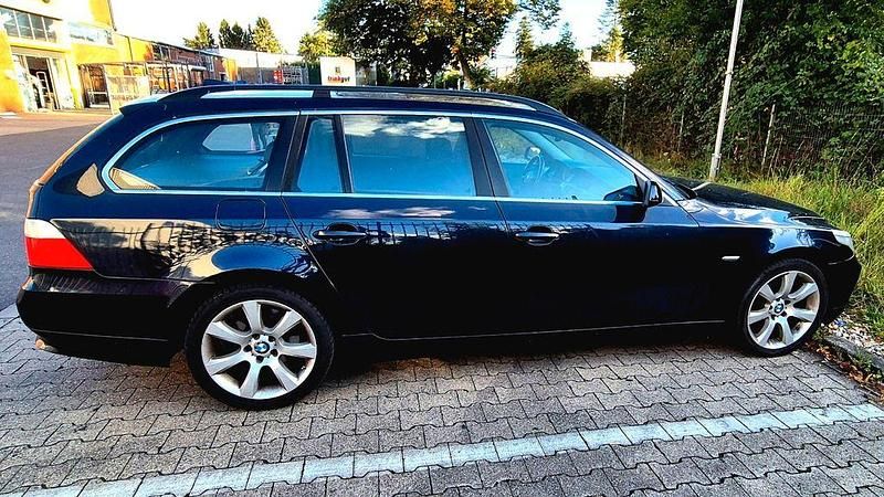 Gebraucht BMW 525 218 PS (160 kW) 2006 Blau Kombi