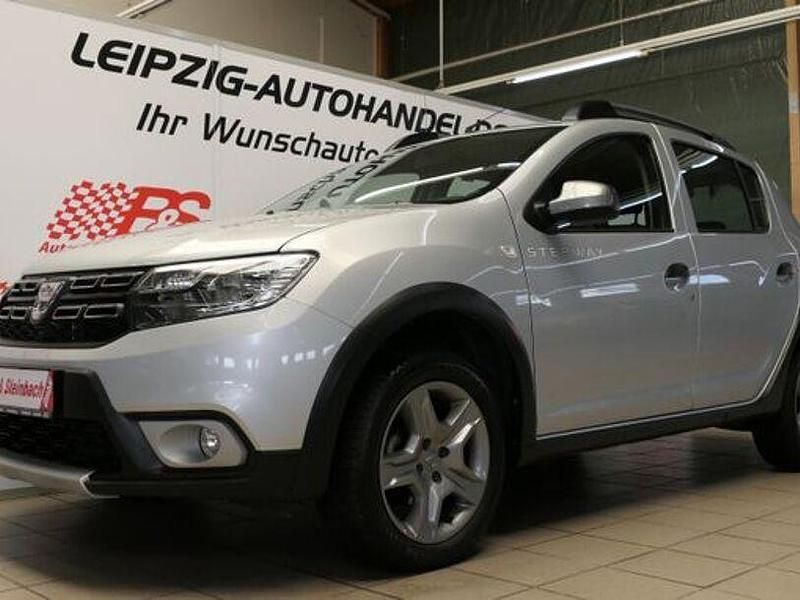 Grau Gebraucht 2017 Dacia Sandero Prestige Kleinwagen | 9.974 € (Fairer Preis) - Bild 1/4