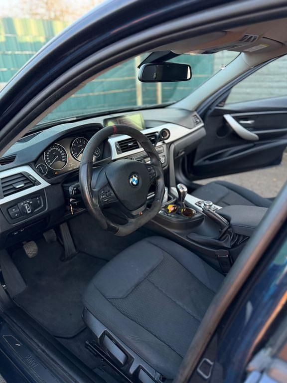 Gebraucht BMW 320 184 PS (135 kW) 2014 Blau Limousine