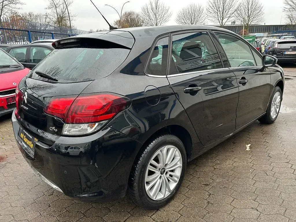 Używany Citroën C4 SELECTION 110 KM (80 kW) 2017 Czarny Sedan/Limuzyna