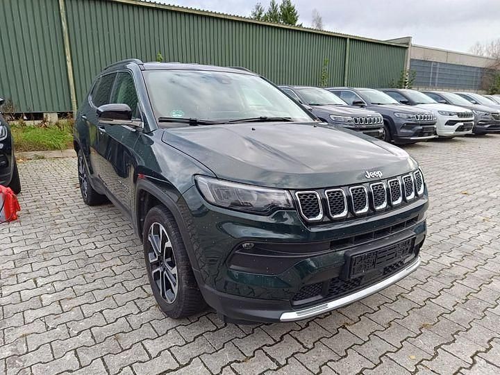 Grün Gebraucht 2021 Jeep Compass Limited SUV | 18.950 € (Superpreis) - Bild 1/4