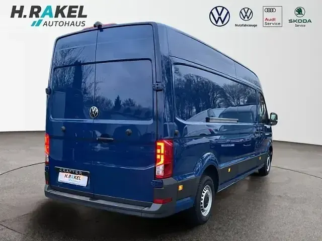 Second-hand VW Crafter 140 CP (102 kW) 2024 Albastru Van