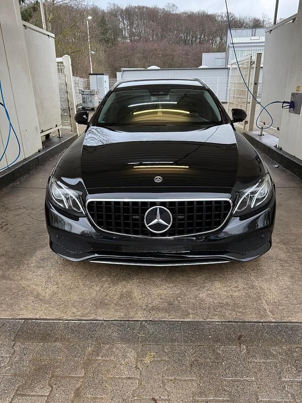 Gebraucht Mercedes E220 194 PS (142 kW) 2018 Schwarz Kombi