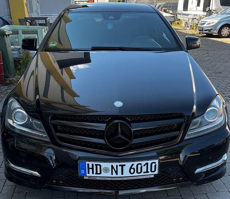 Schwarz Gebraucht 2013 Mercedes C250 Coupé | 14.200 € (Fairer Preis) - Bild 1/4