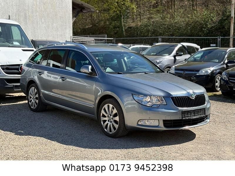 Gebraucht Skoda Superb Elegance 170 PS (125 kW) 2012 Grau Kombi