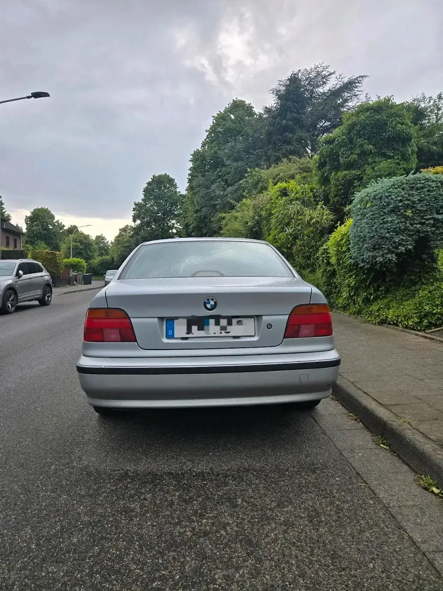 Gebraucht BMW 523 170 PS (125 kW) 1997 Silber Limousine
