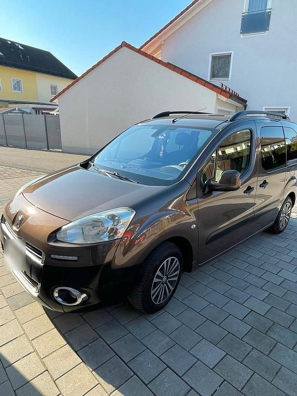Gebraucht Peugeot Partner Tepee 114 PS (83 kW) 2013 Braun Van / Kleinbus