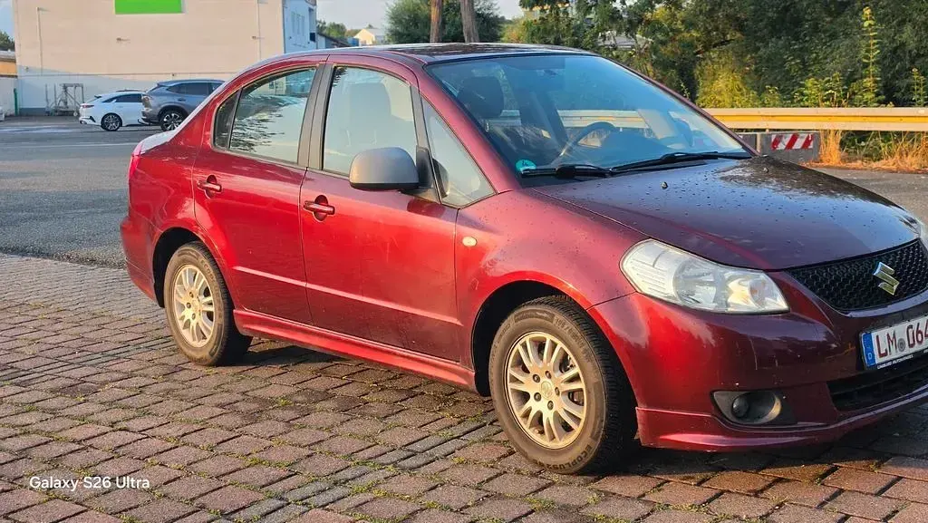 Gebraucht Suzuki SX4 107 PS (78 kW) 2010 Rot Limousine
