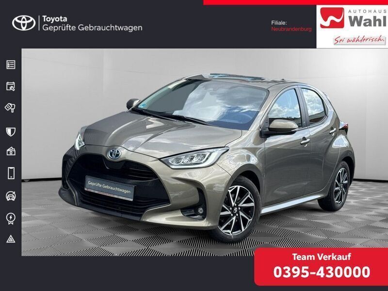 Manganbronze metallic Gebraucht 2022 Toyota Yaris Hybrid Basis Limousine | 17.990 € (Guter Preis) - Bild 1/4