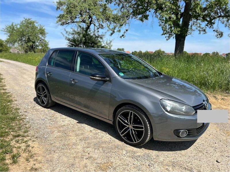 Grau Gebraucht 2012 VW Golf VII Match Limousine | 7.500 € (Fairer Preis) - Bild 1/4