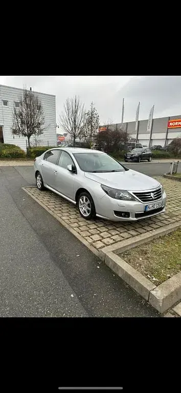Używany Renault Latitude 140 KM (102 kW) 2011 Srebrny Sedan/Limuzyna