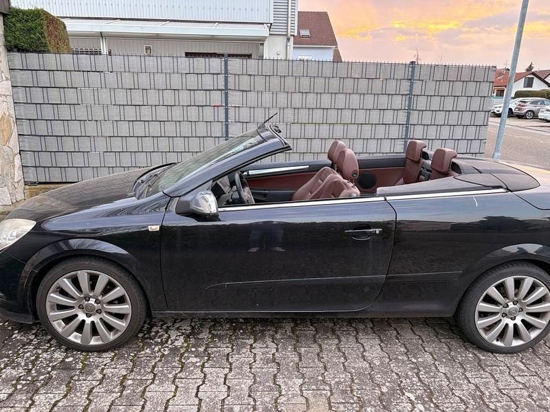 Gebraucht Opel Astra Cabriolet Cosmo 116 PS (85 kW) 2007 Schwarz Cabrio