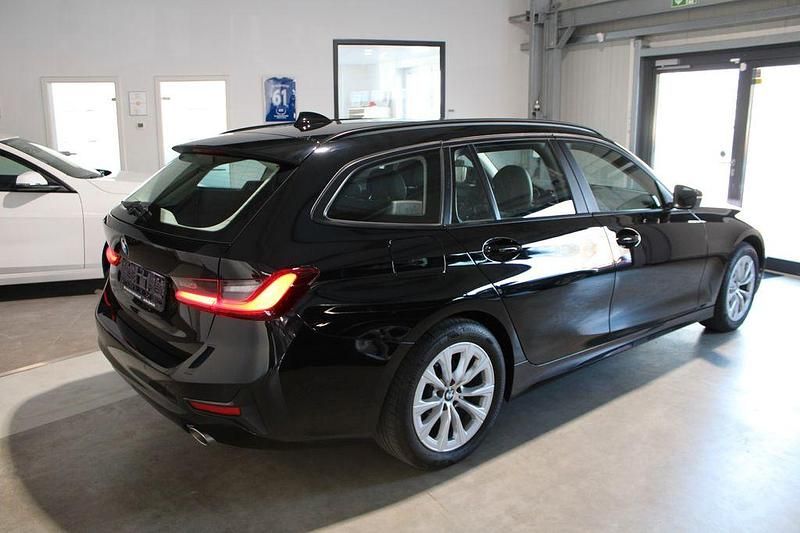 Gebraucht BMW 318 Advantage 150 PS (110 kW) 2022 Schwarz Limousine