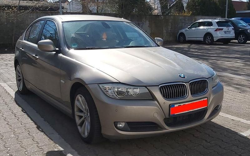 Gebraucht BMW 325 204 PS (150 kW) 2011 Gold Limousine