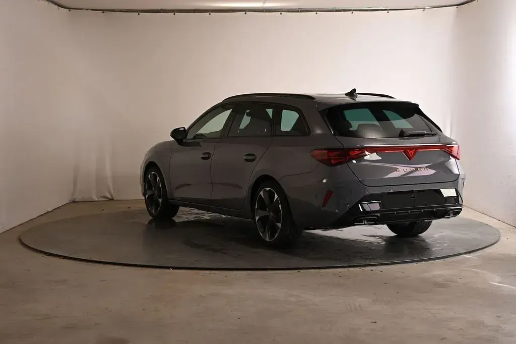 Neu Cupra Leon 204 PS (150 kW) 2026 Grau Limousine