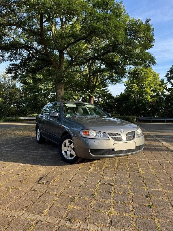 Grau Gebraucht 2004 Nissan Almera Limousine | 2.490 € (Fairer Preis) - Bild 1/4