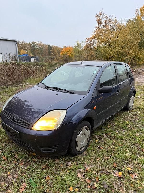 Blau Gebraucht 2005 Ford Fiesta Limousine | 750 € (Guter Preis) - Bild 1/4