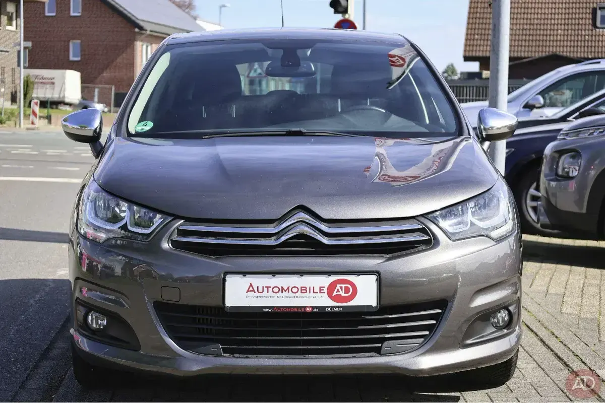Gebraucht Citroën C4 SELECTION 131 PS (96 kW) 2015 Grau Limousine
