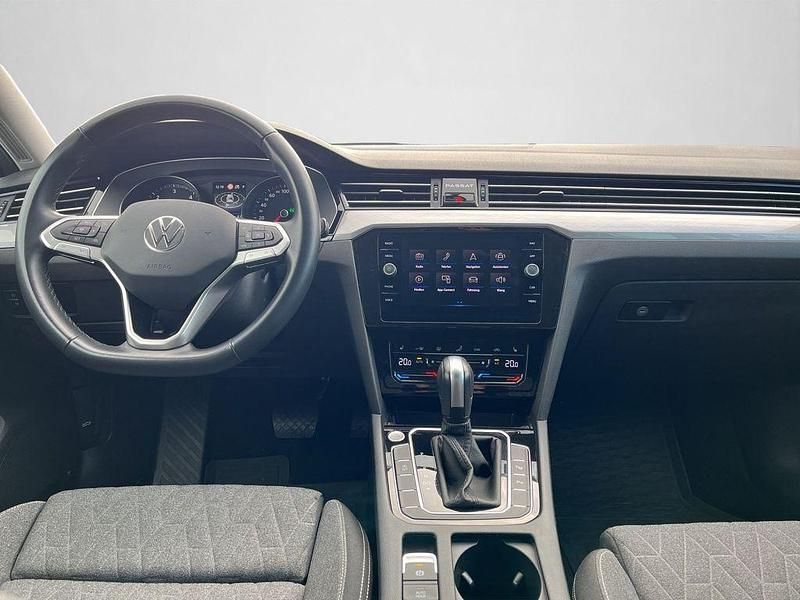 Gebraucht VW Passat Business 200 PS (147 kW) 2023 Mondsteingrau Kombi