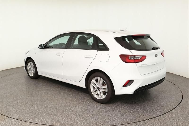 Używany Kia Ceed Edition 7 101 KM (74 kW) 2021 Biały Hatchback
