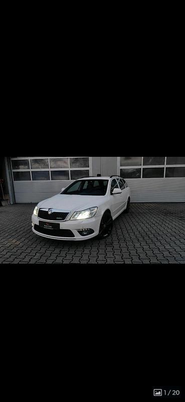 Weiß Gebraucht 2012 Skoda Octavia RS Kombi | 10.499 € (Fairer Preis) - Bild 1/4