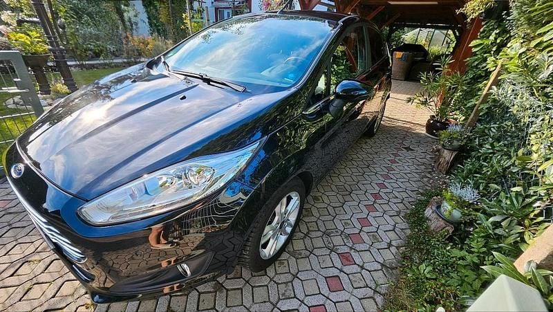 Schwarz Gebraucht 2016 Ford Fiesta Titanium Kleinwagen | 6.450 € (Etwas zu teuer) - Bild 1/4