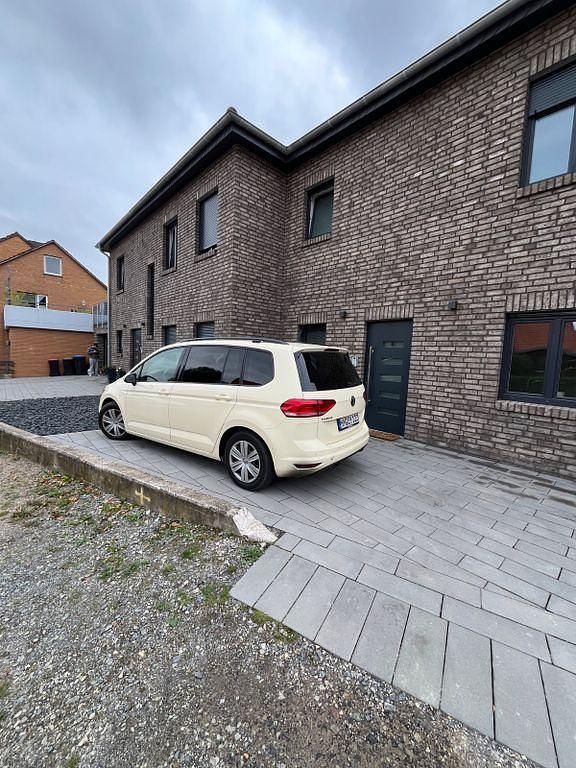 Gelb Gebraucht 2020 VW Touran Comfortline Van / Kleinbus | 6.250 € - Bild 1/4