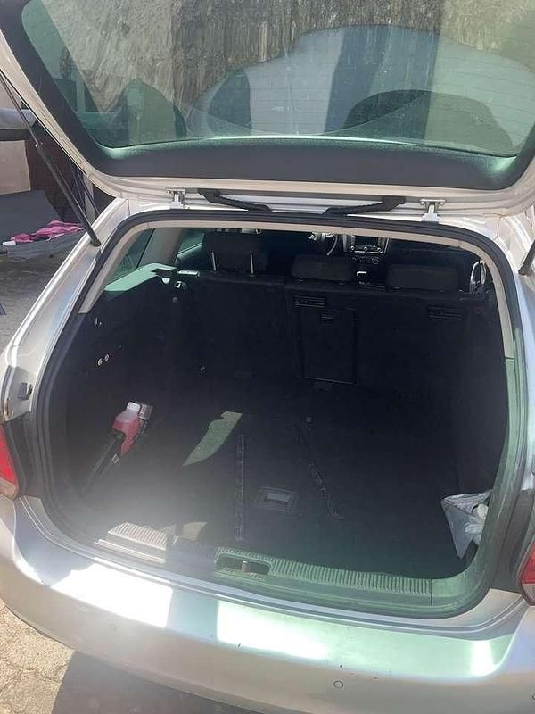 Grau Gebraucht 2009 VW Golf VI Comfortline Kombi | 5.000 € (Etwas zu teuer) - Bild 1/4