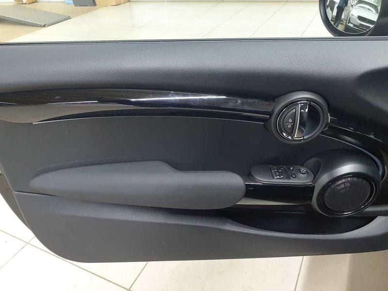 Gebraucht Mini Cooper SE 135 kW (184 PS) 2023 Midnight black ii Kleinwagen