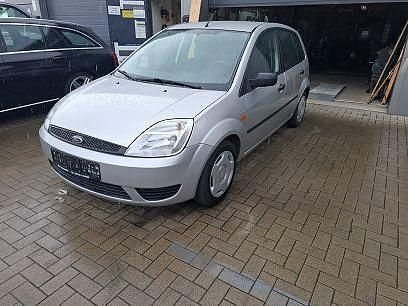 Silber Gebraucht 2003 Ford Fiesta Ambiente Kleinwagen | 1.990 € (Fairer Preis) - Bild 1/4