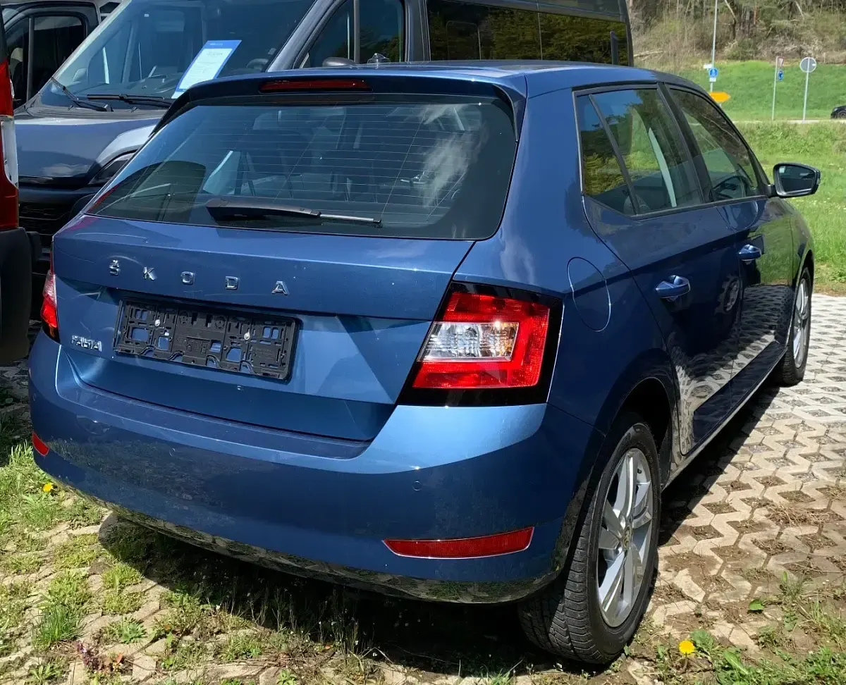 Gebraucht Skoda Fabia Ambition 95 PS (69 kW) 2021 Titanblaumetallic Kleinwagen