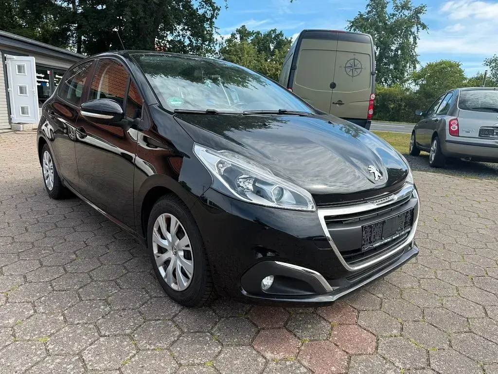 Gebraucht Peugeot 208 Active 82 PS (60 kW) 2017 Schwarz Kleinwagen