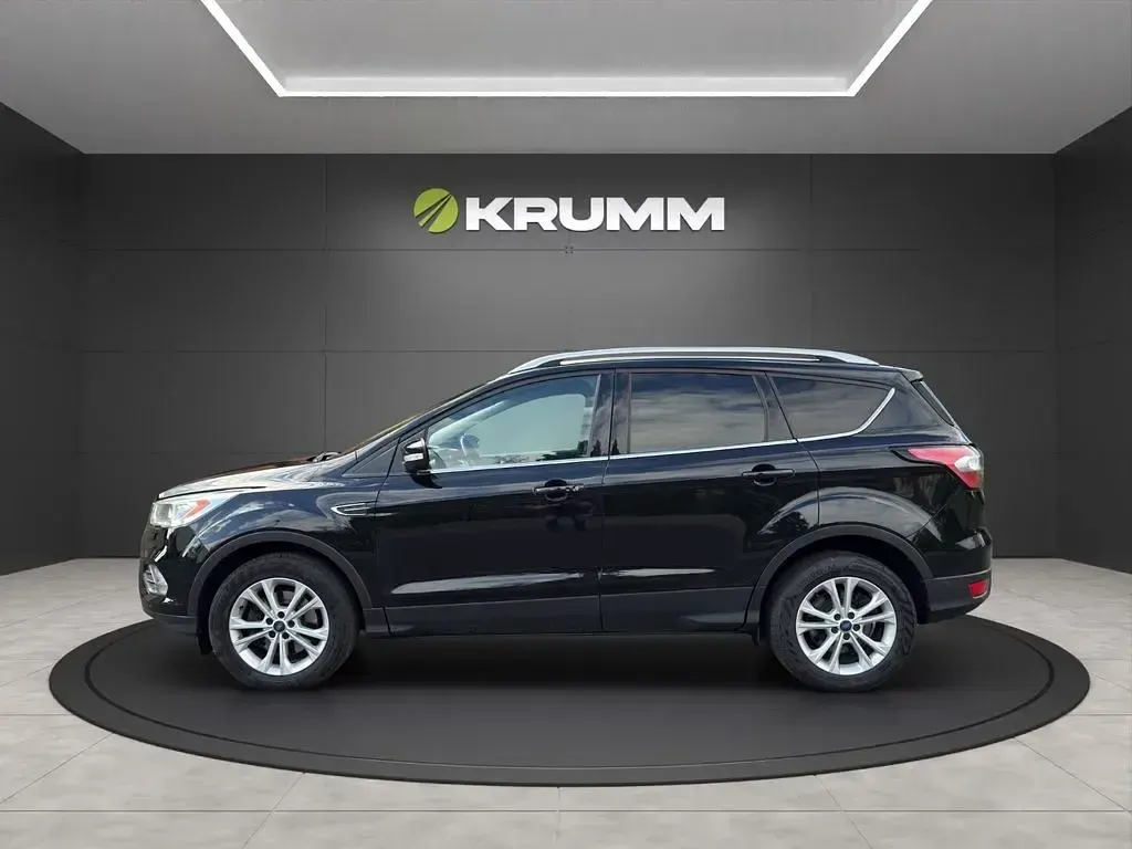 Usado Ford Kuga Titanium 150 HP (110 kW) 2017 Preto SUV