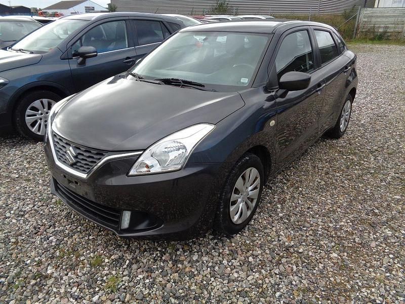 Grau Gebraucht 2019 Suzuki Baleno Club Limousine | 5.800 € (Fairer Preis) - Bild 1/4