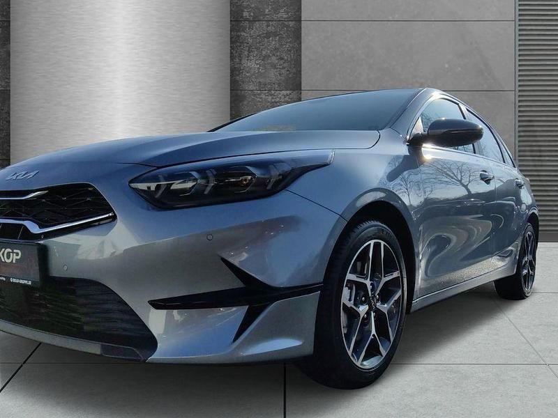 Neu Kia Ceed Style 140 PS (102 kW) 2025 (css) lunarsilber met. Kleinwagen