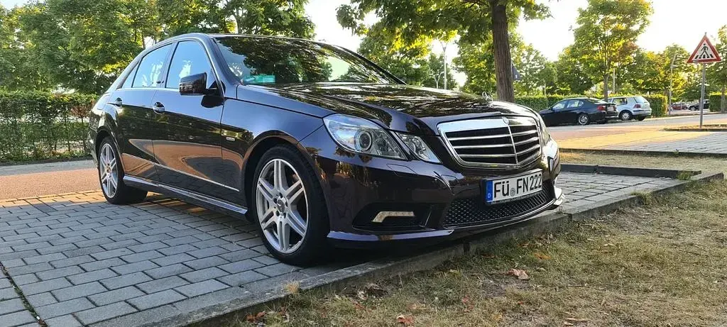Gebraucht Mercedes E250 Avantgarde 204 PS (150 kW) 2009 Braun Limousine