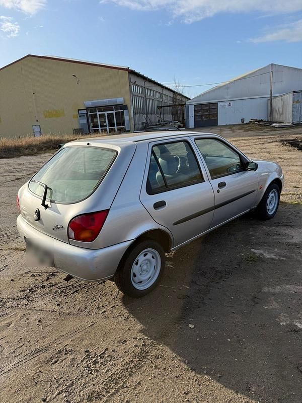 Gebraucht Ford Fiesta 75 PS (55 kW) 1999 Silber Kleinwagen