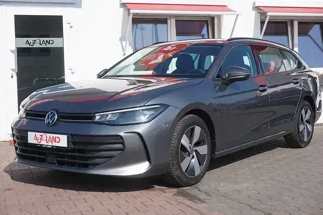 Gebraucht VW Passat 150 PS (110 kW) 2025 Diabasgrau metallic (metallic) Kombi