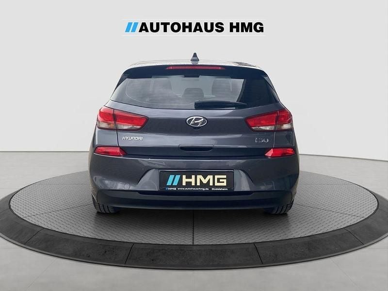 Gebraucht Hyundai i30 Trend 140 PS (102 kW) 2017 Grau Limousine