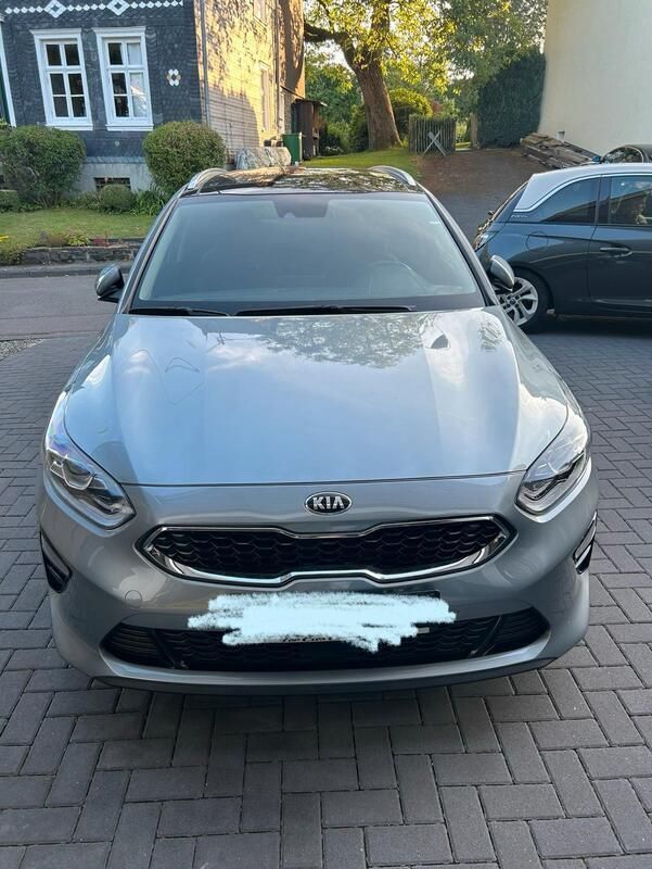 Silber Gebraucht 2018 Kia Ceed Sportswagon Platinum Edition Kombi | 12.500 € (Superpreis) - Bild 1/4